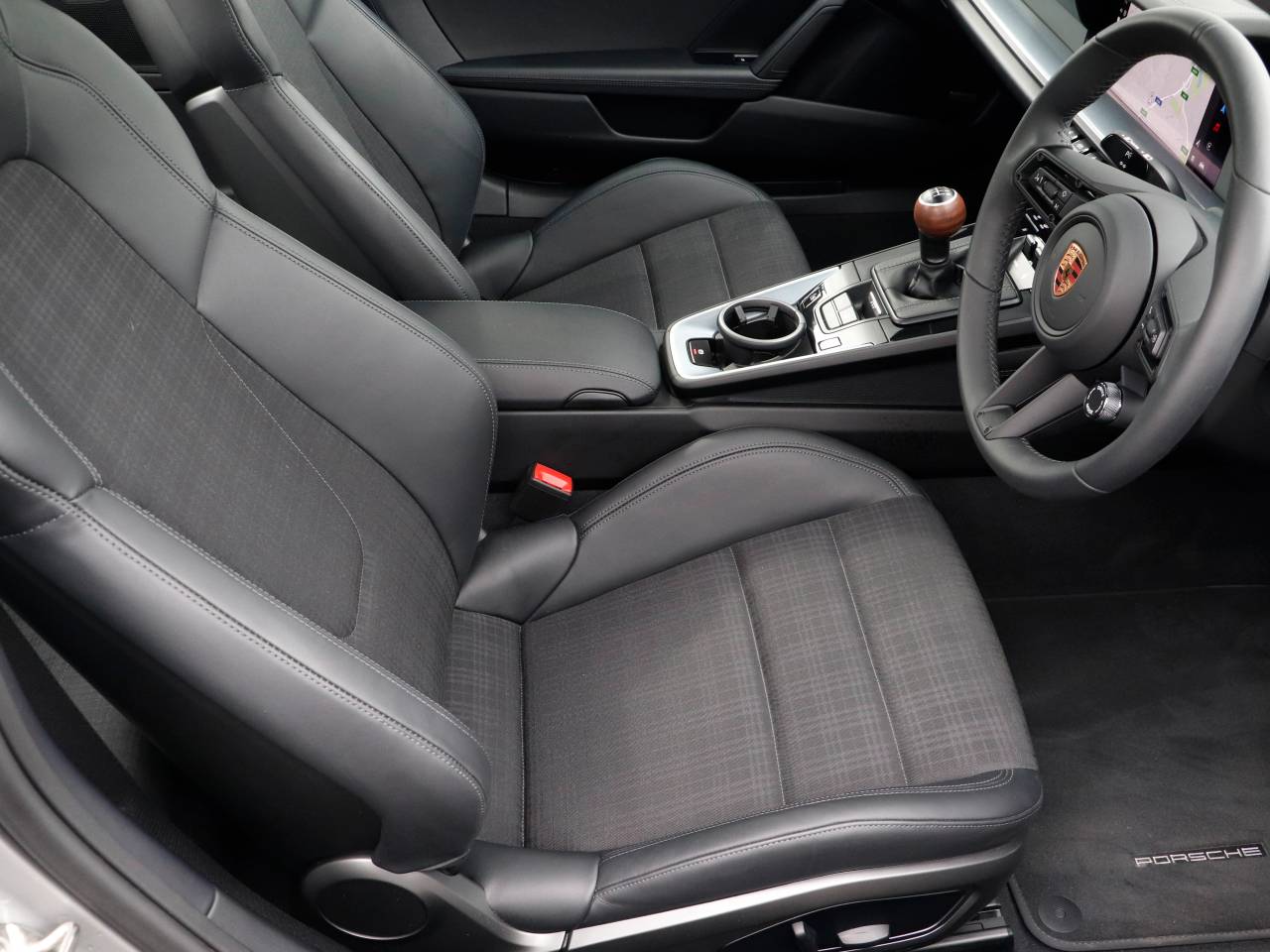 911 (992) CARRERA T (1) image 05