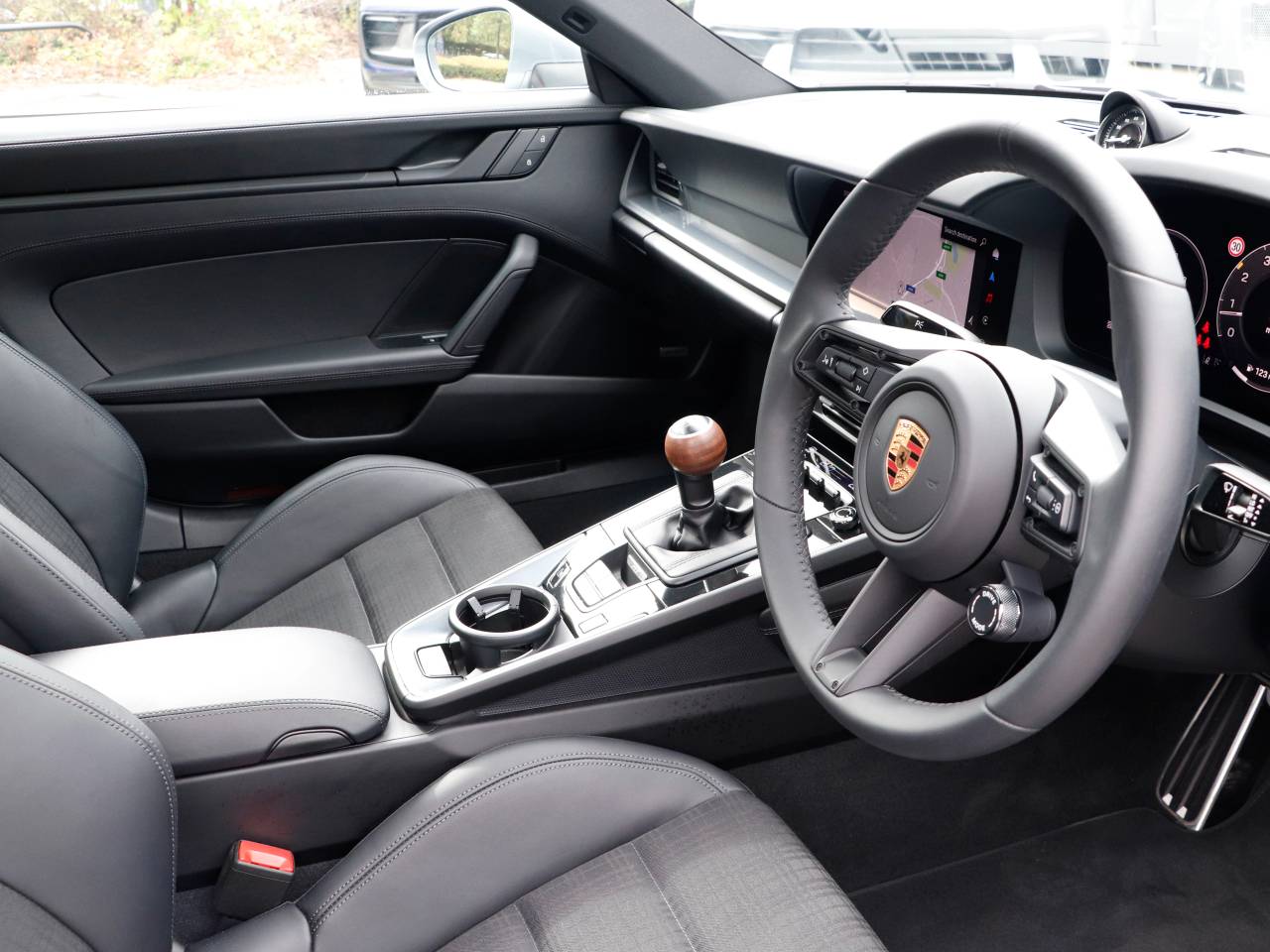 911 (992) CARRERA T (1) image 04