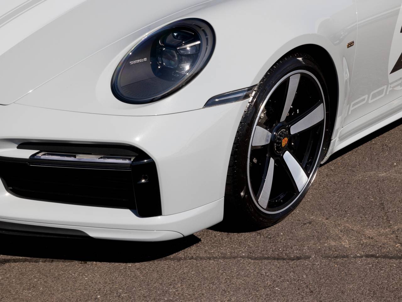 911 (992) SPORT CLASSIC image 18