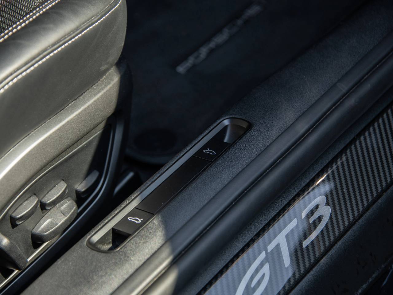 911 (992) GT3 TOURING PDK (6) image 30
