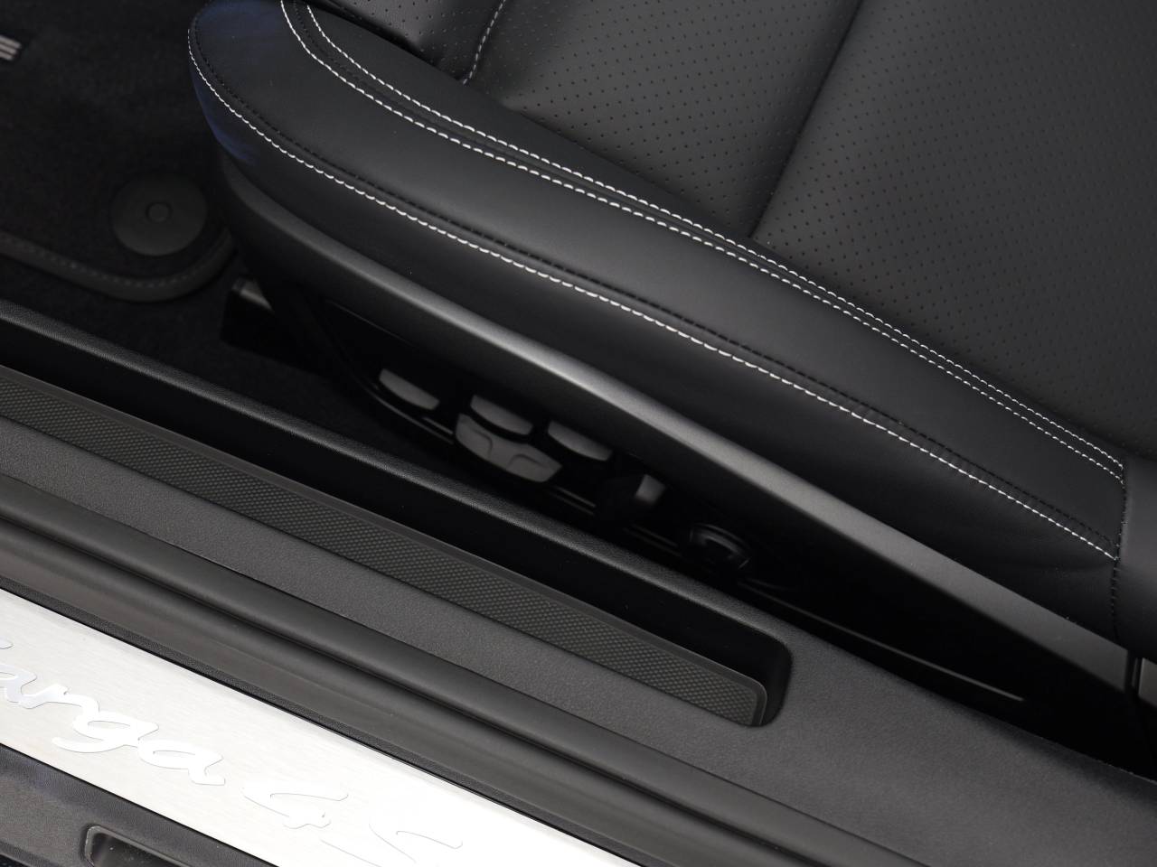 911 (992) TARGA 4S PDK image 36