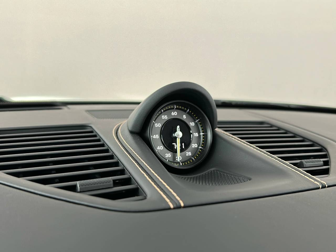 911 (992) GT3 TOURING PDK (15) image 30