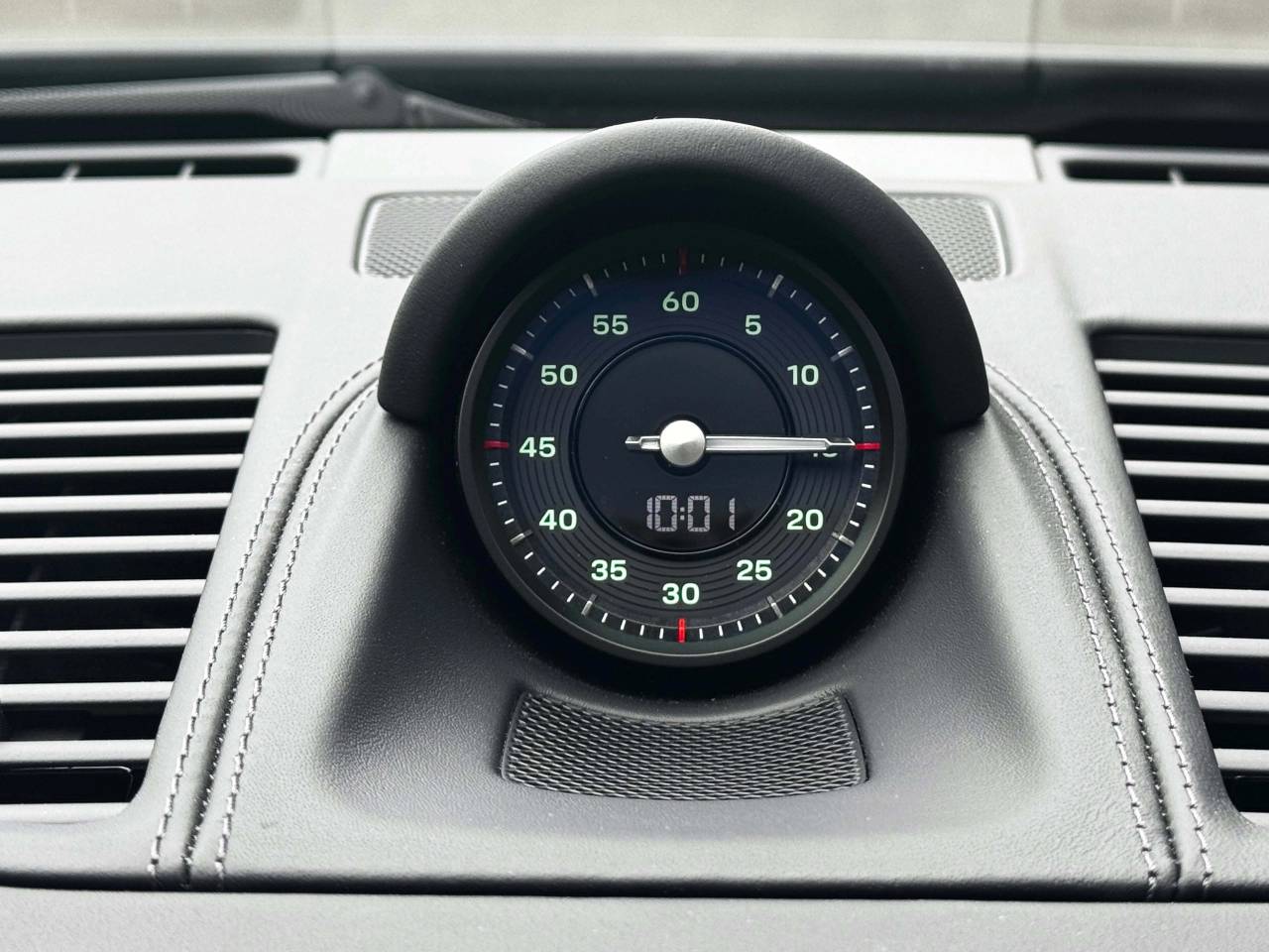 911 (992) TURBO 50 YEARS PDK image 24