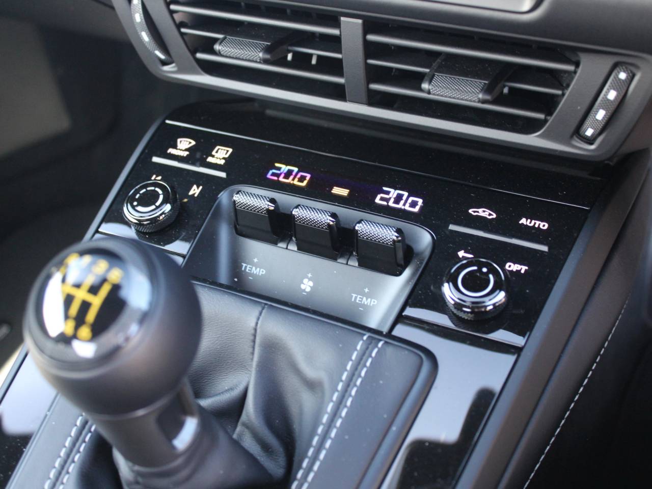 911 (992) GT3 TOURING image 35