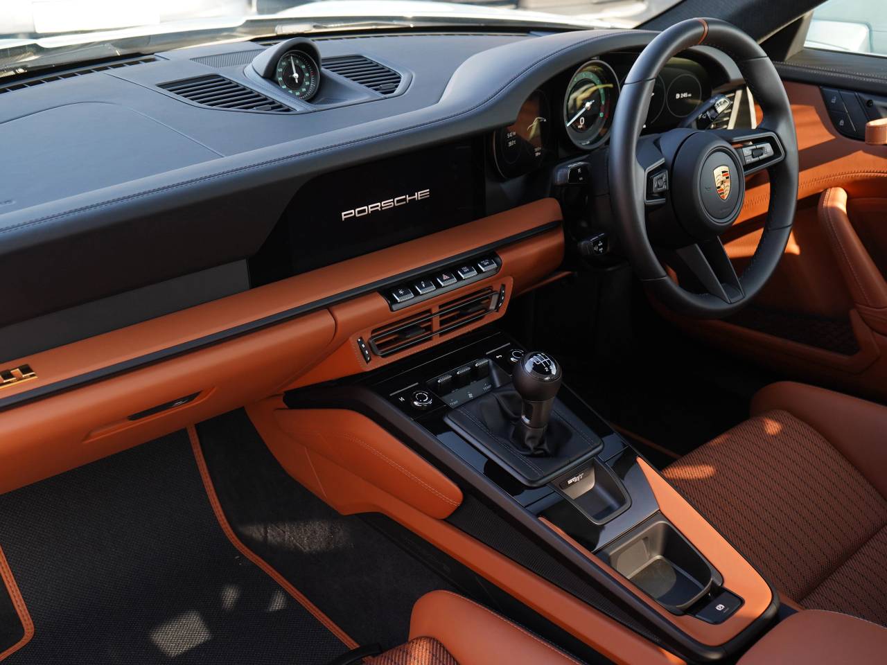 911 (992) S/T (1) image 36