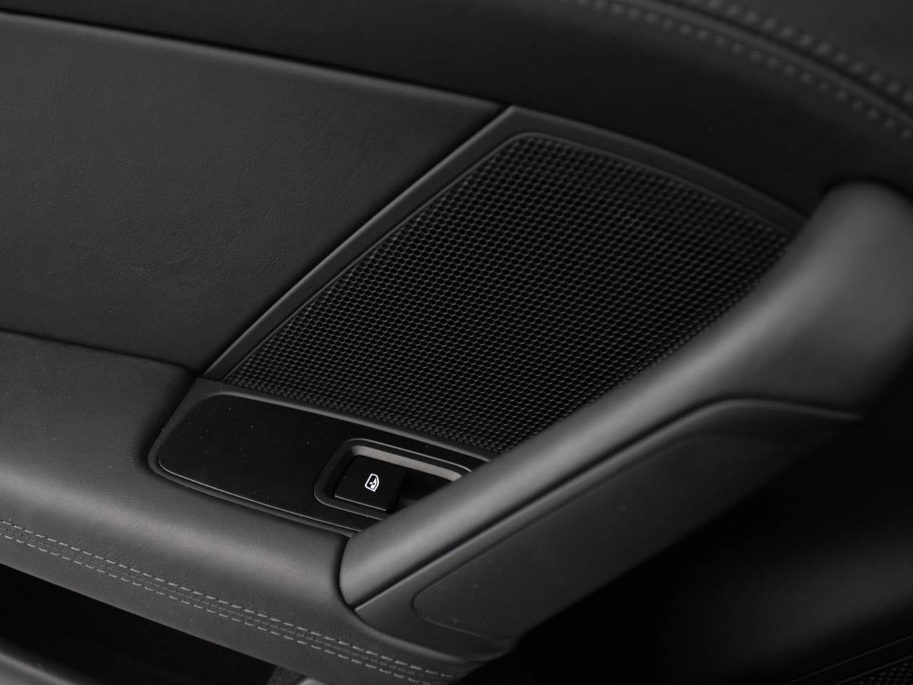 911 (992) GT3 TOURING PDK (1) image 34