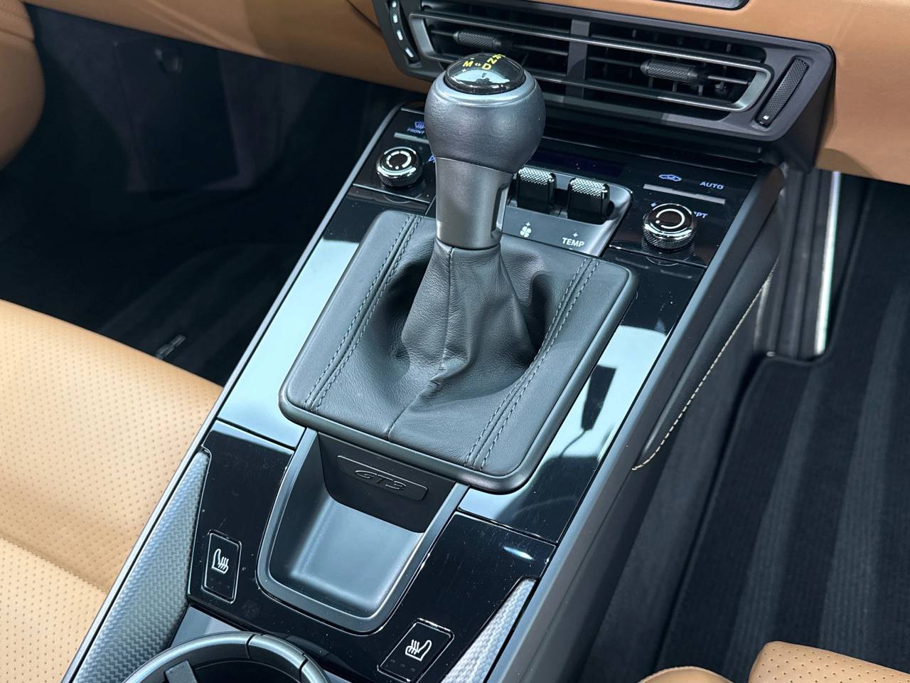 911 (992) GT3 TOURING PDK (8) image 27
