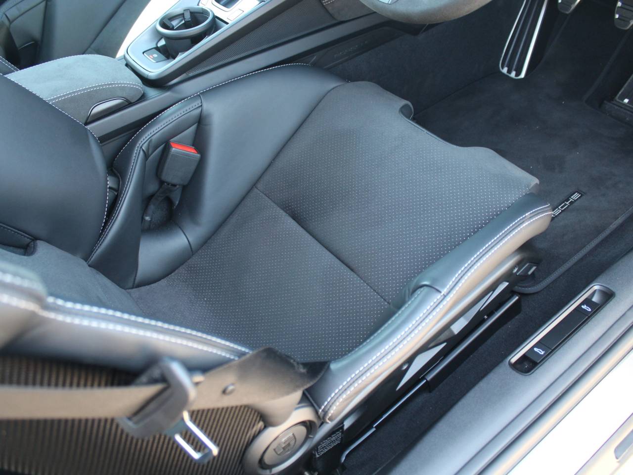 911 (992) GT3 (2) image 30