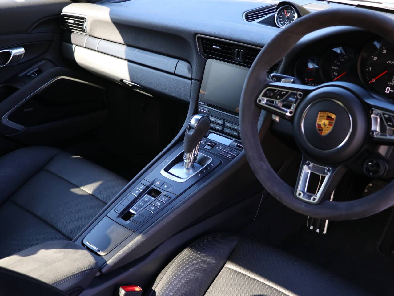 911 CARRERA 4 GTS PDK (1) image 31