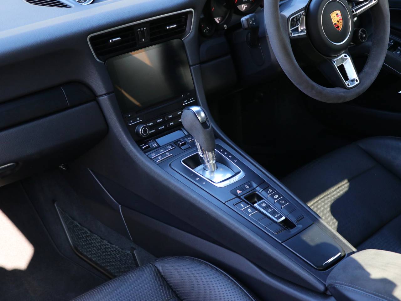 911 CARRERA 4 GTS PDK (1) image 32