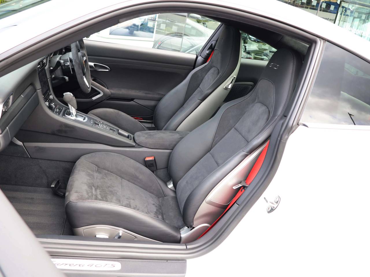 911 CARRERA 4 GTS PDK (32) image 05