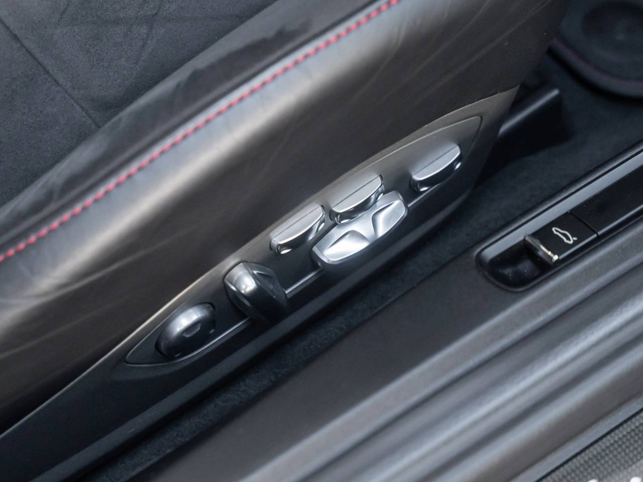 911 CARRERA 4 GTS PDK (3) image 32