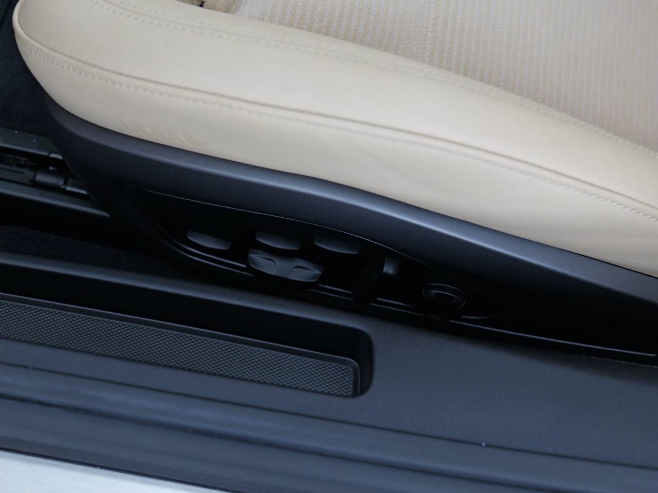 911 (992) TARGA 4S HERITAGE (1) image 31