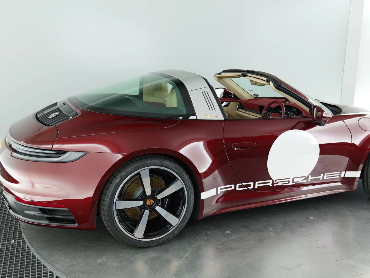 911 (992) TARGA 4S HERITAGE (1) image 17