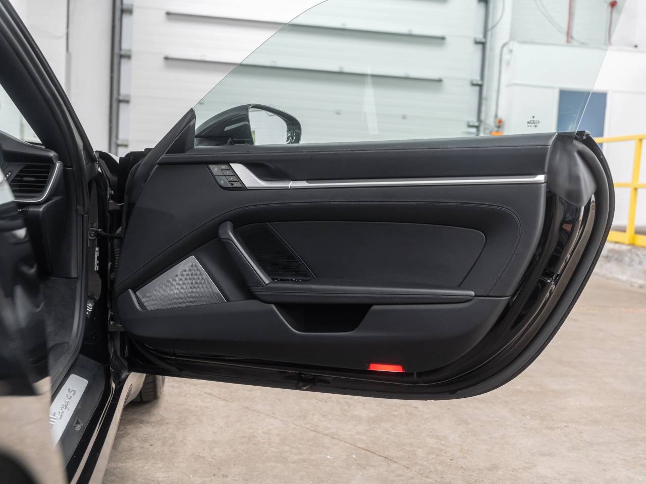 911 (992) TARGA 4S image 36