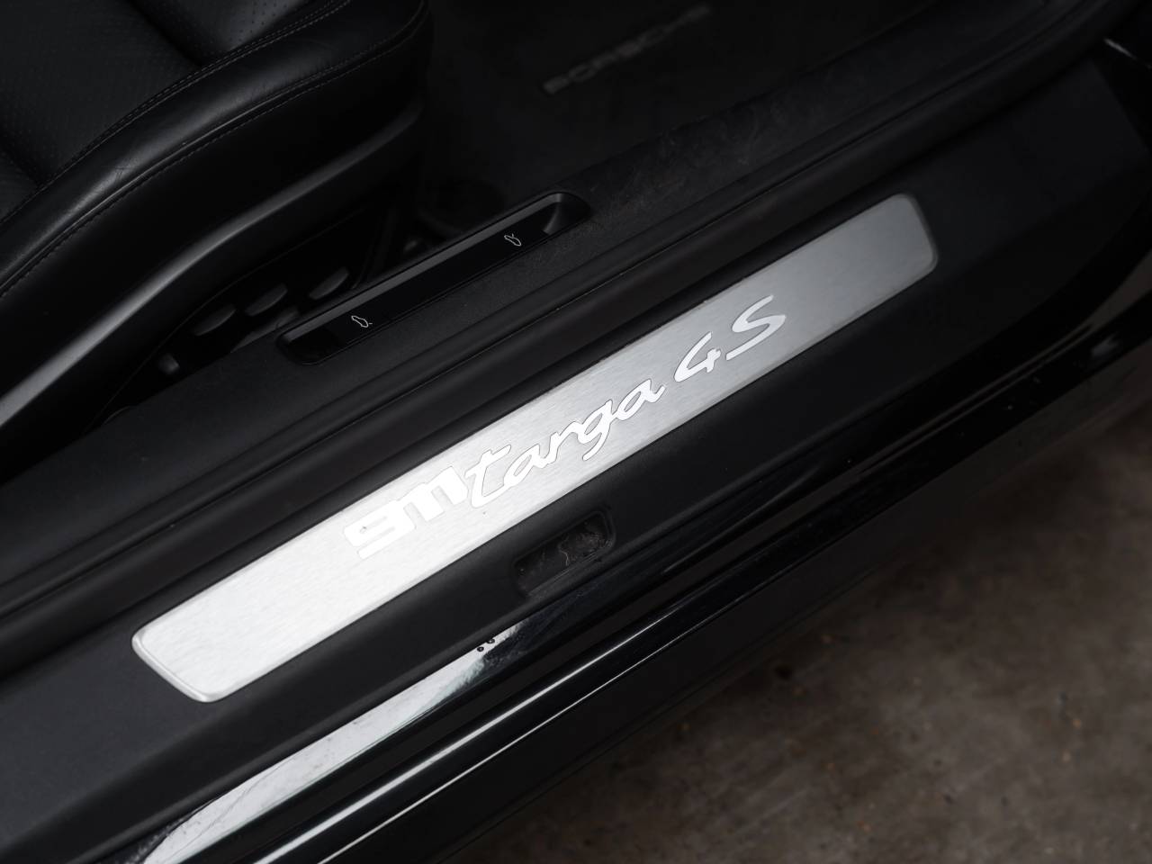 911 (992) TARGA 4S image 38