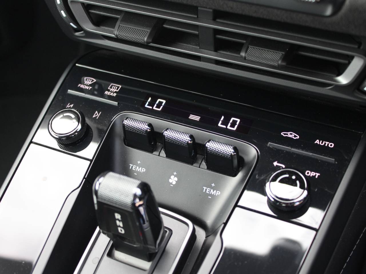 911 (992) CARRERA 4 GTS (2) image 34