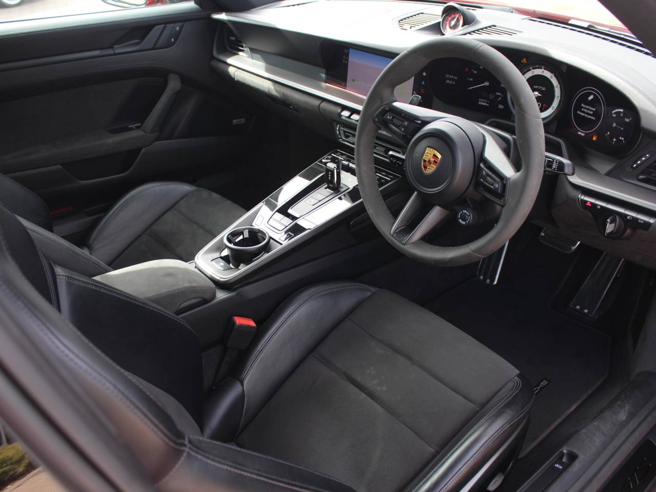 911 (992) CARRERA 4 GTS (2) image 05