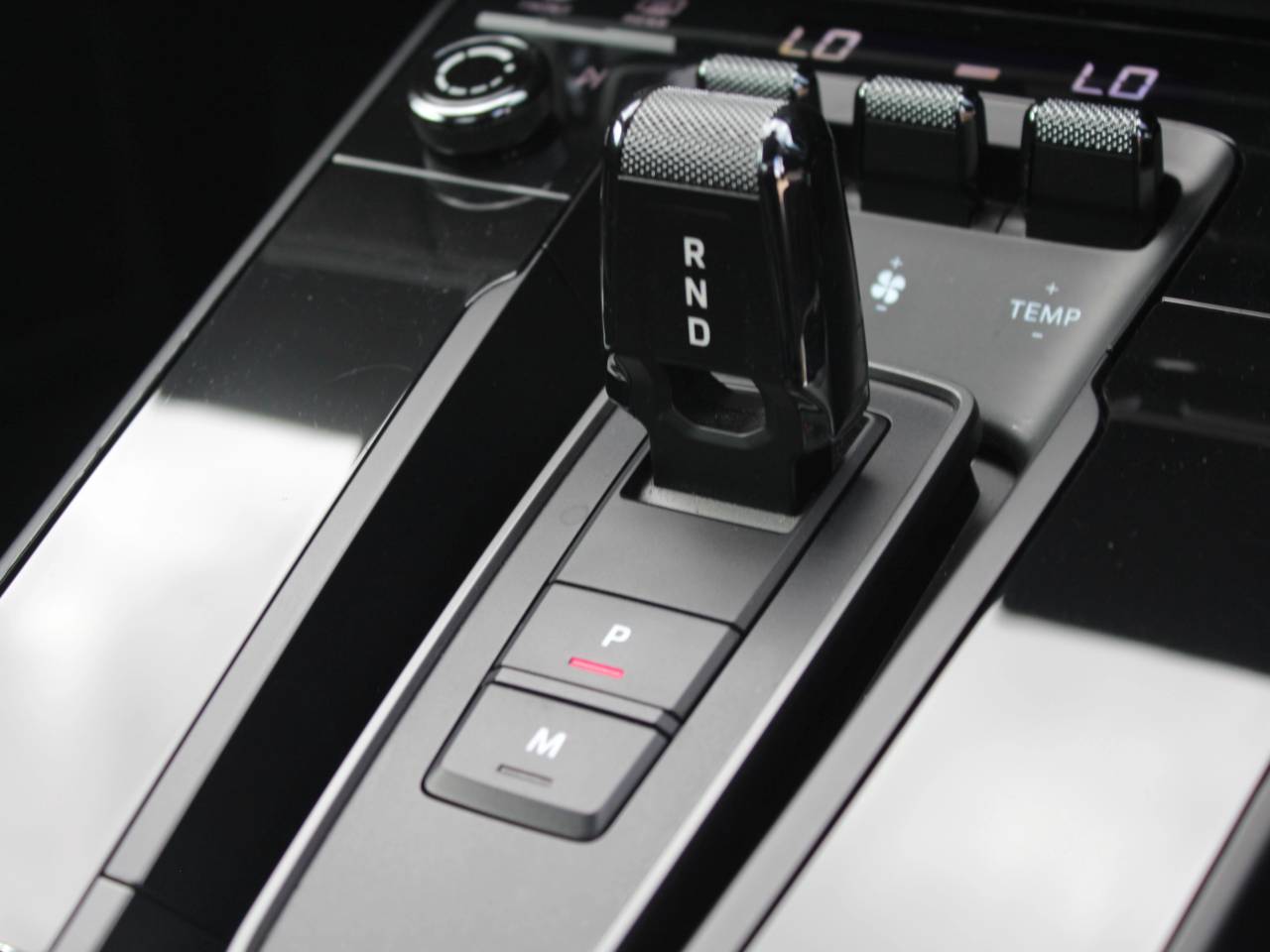 911 (992) CARRERA 4 GTS (2) image 35