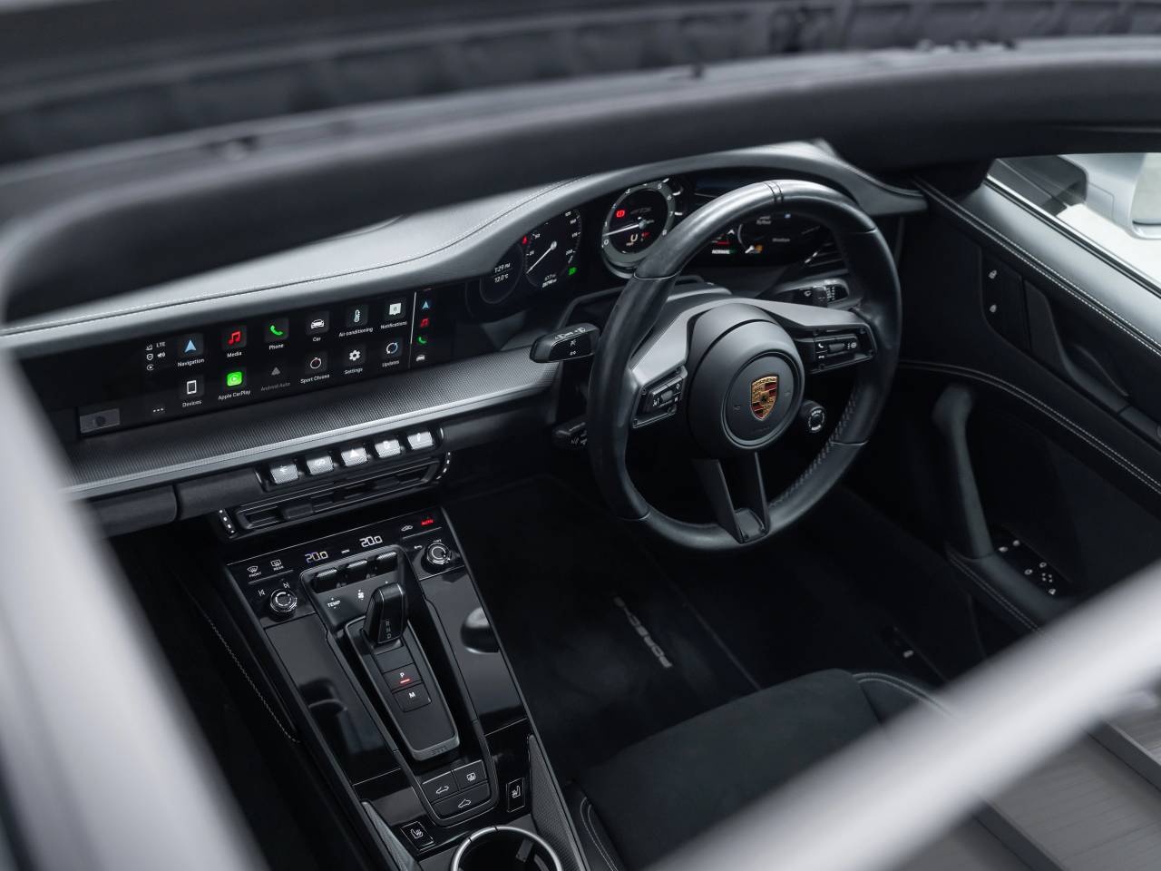 911 (992) CARRERA 4 GTS image 25