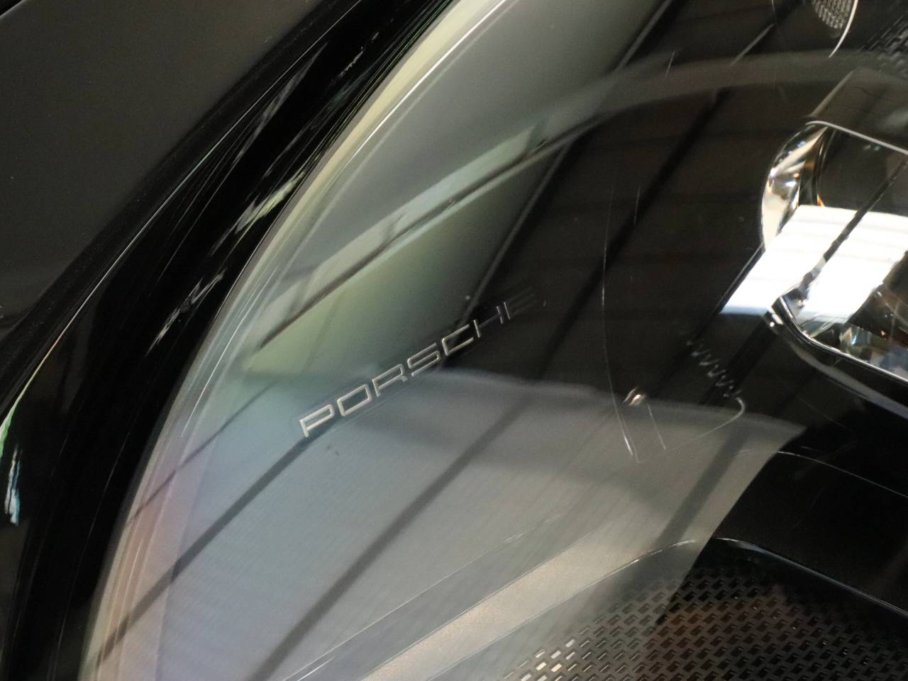 911 (992) TARGA 4 GTS (3) image 13