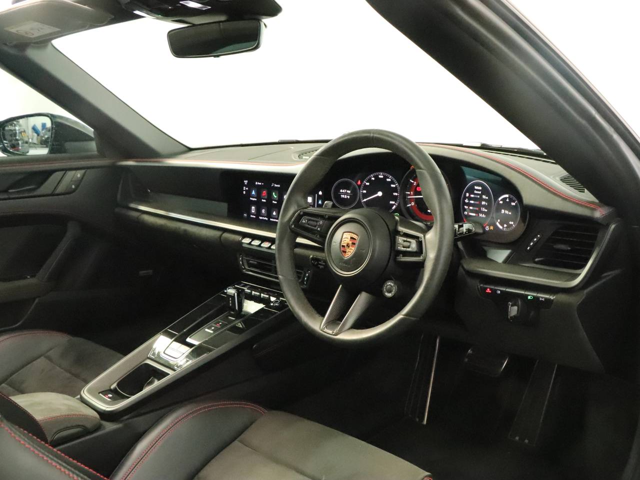 911 (992) TARGA 4 GTS (3) image 17