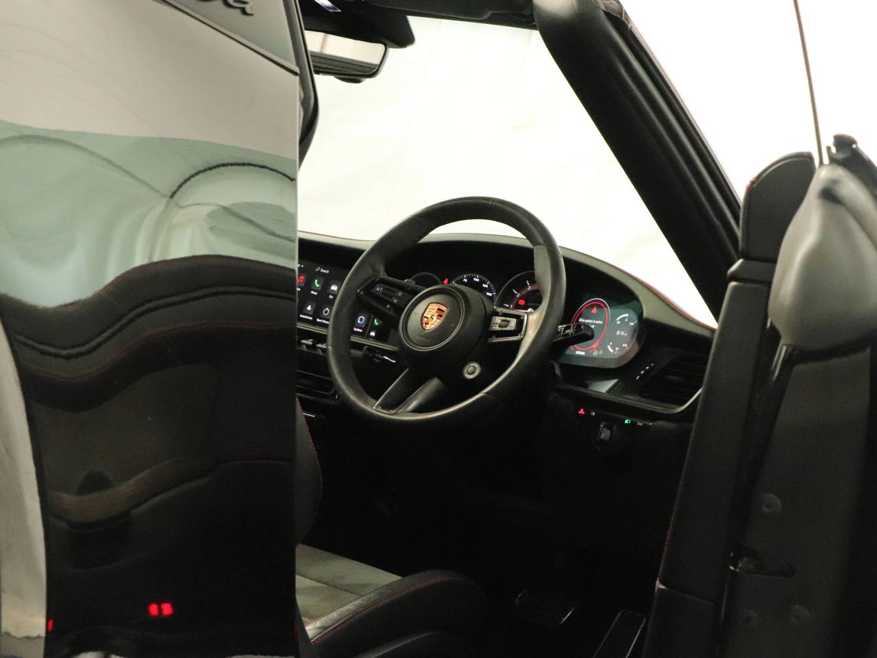 911 (992) TARGA 4 GTS (3) image 04