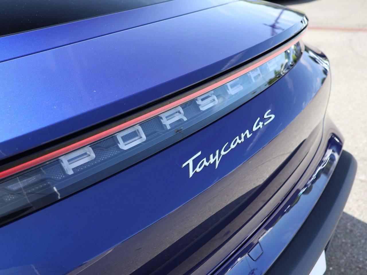 Taycan 4S (93KWH) (81) image 10
