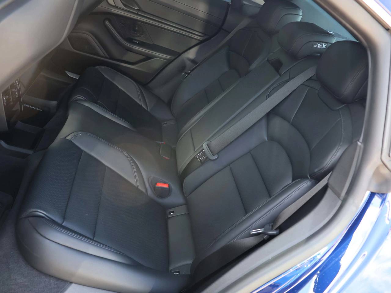 Taycan 4S (93KWH) (81) image 25