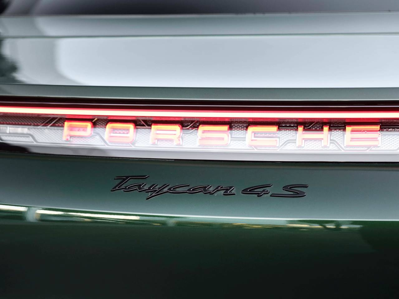 Taycan 4S (2) image 13