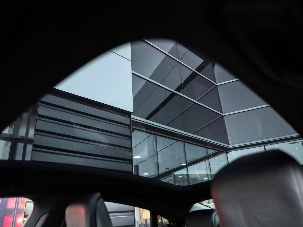 Taycan 4S (2) image 05