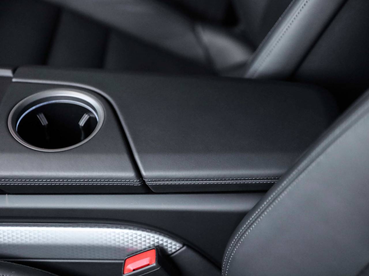 Taycan 4S (2) image 34