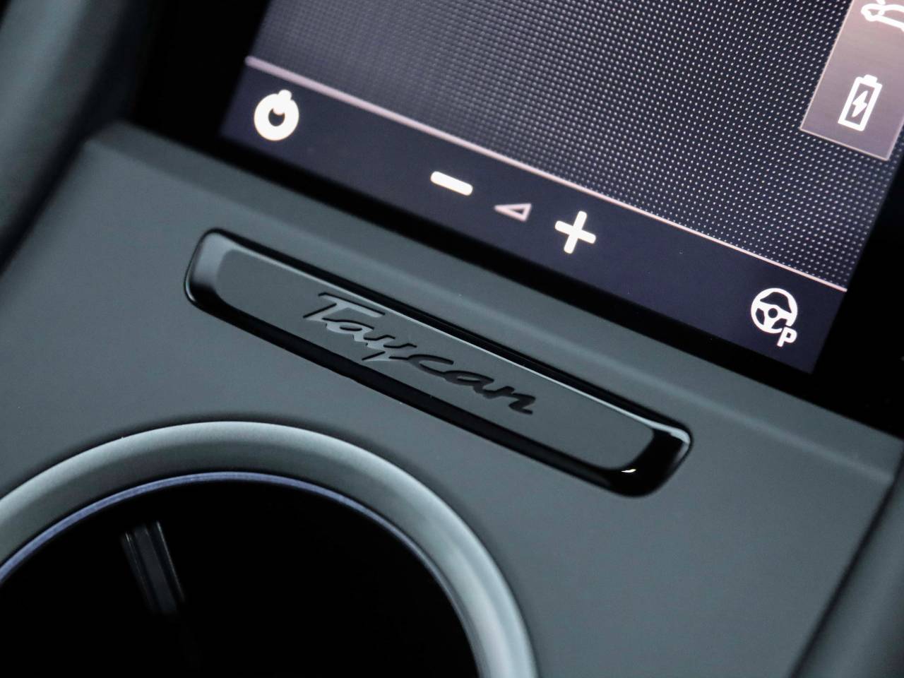 Taycan 4S (2) image 28