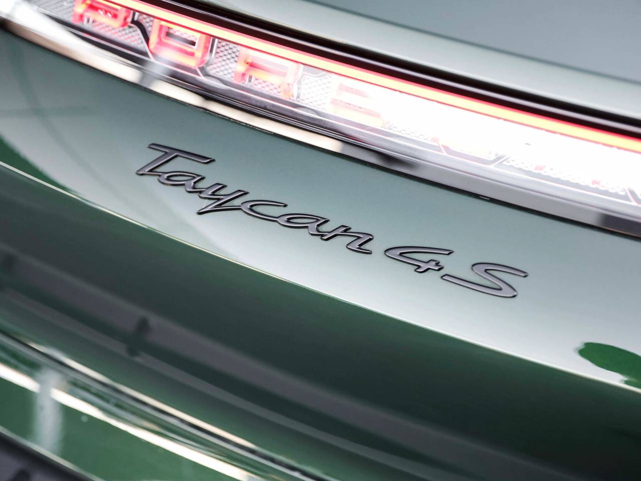 Taycan 4S (2) image 35