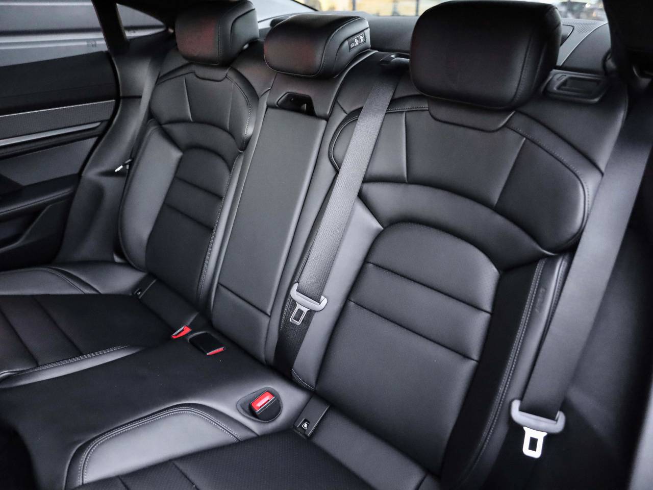 Taycan 4S (2) image 17