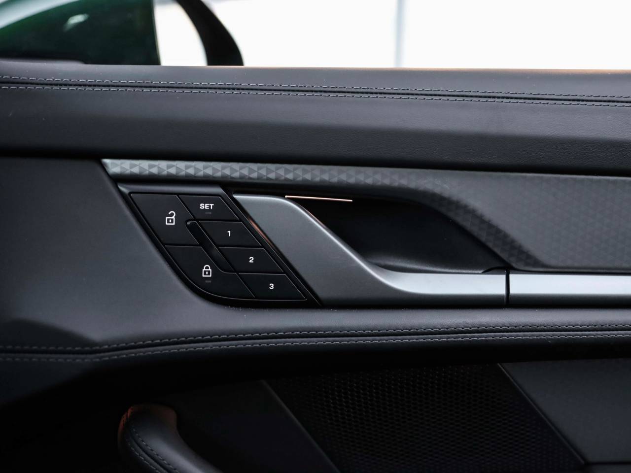 Taycan 4S (2) image 29