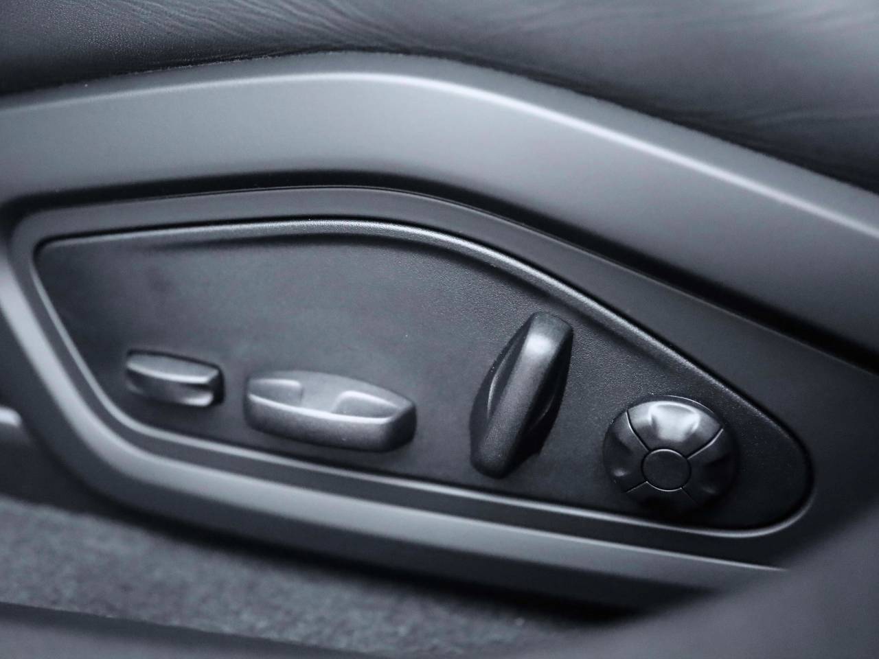 Taycan 4S (2) image 32