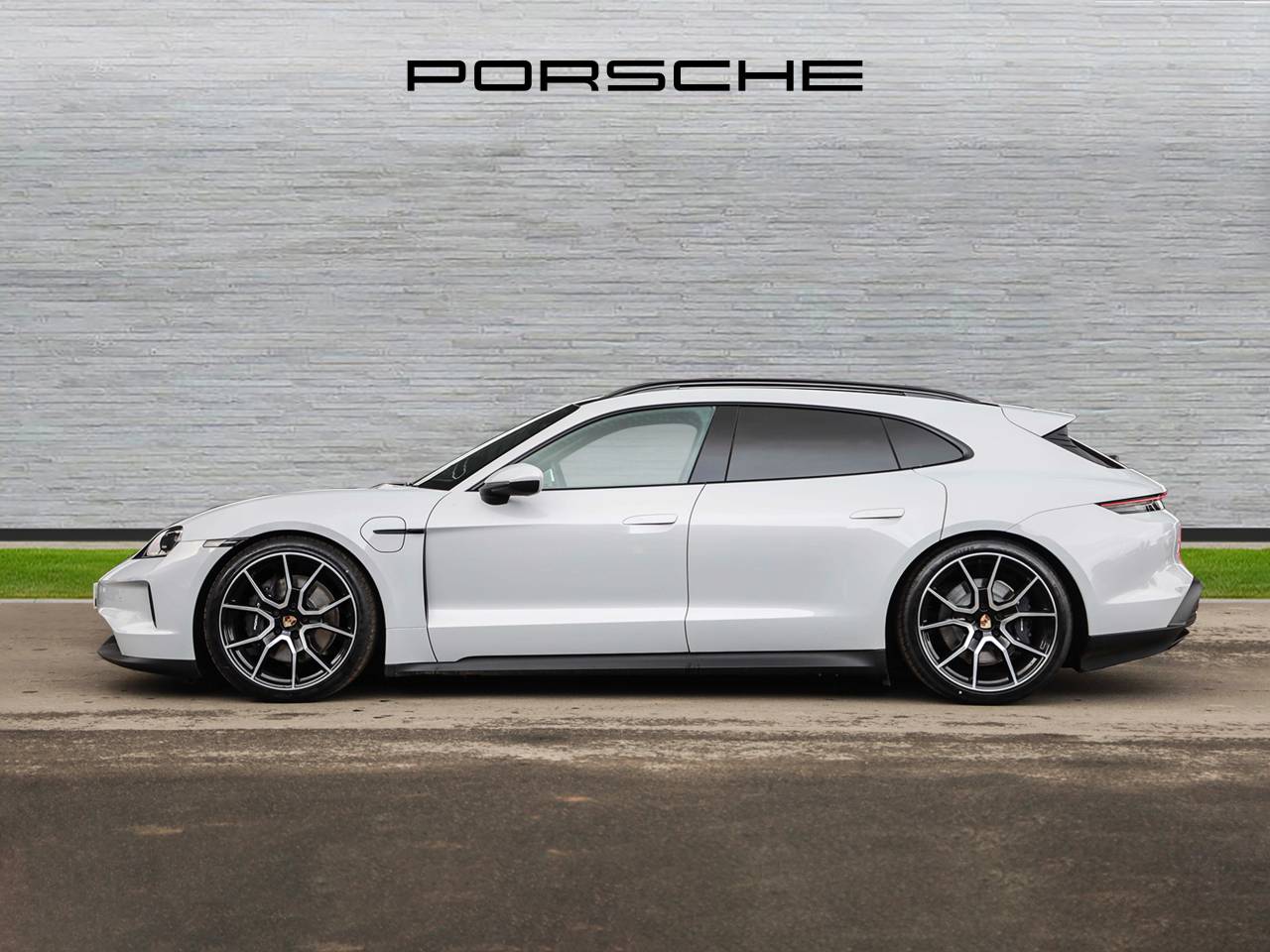 Taycan BASE SPORT TURISMO (14) image 06