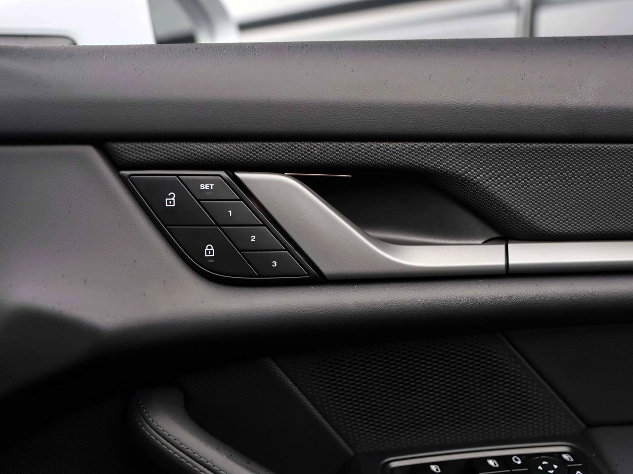 Taycan BASE SPORT TURISMO (14) image 25