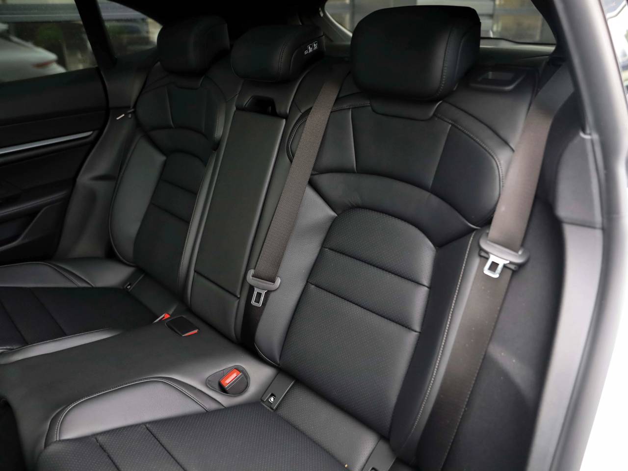 Taycan BASE SPORT TURISMO (14) image 15