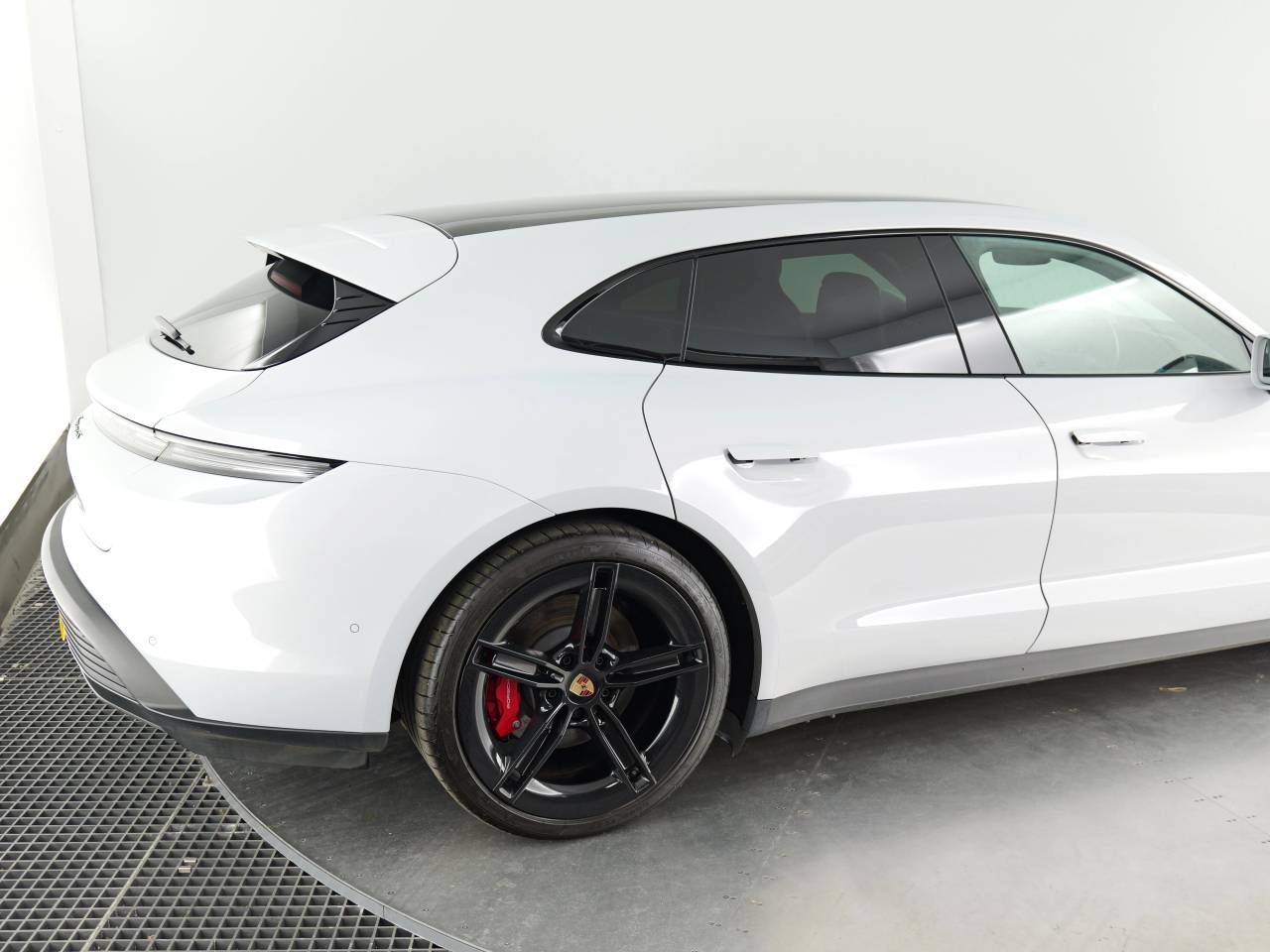 Taycan 4S SPORT TURISMO (8) image 17