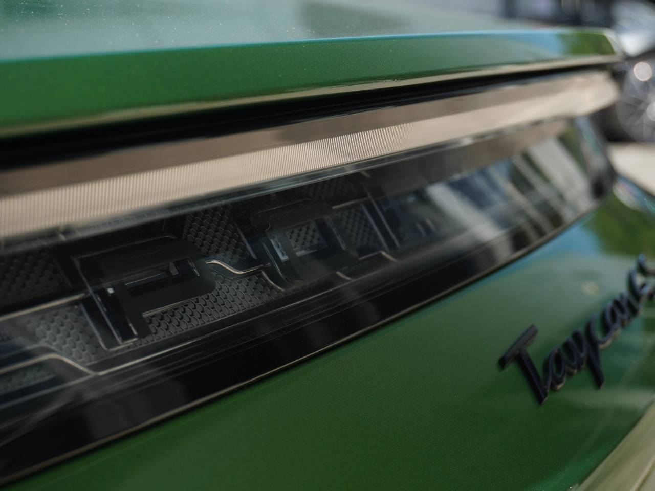 Taycan 4S (93KWH) (10) image 17