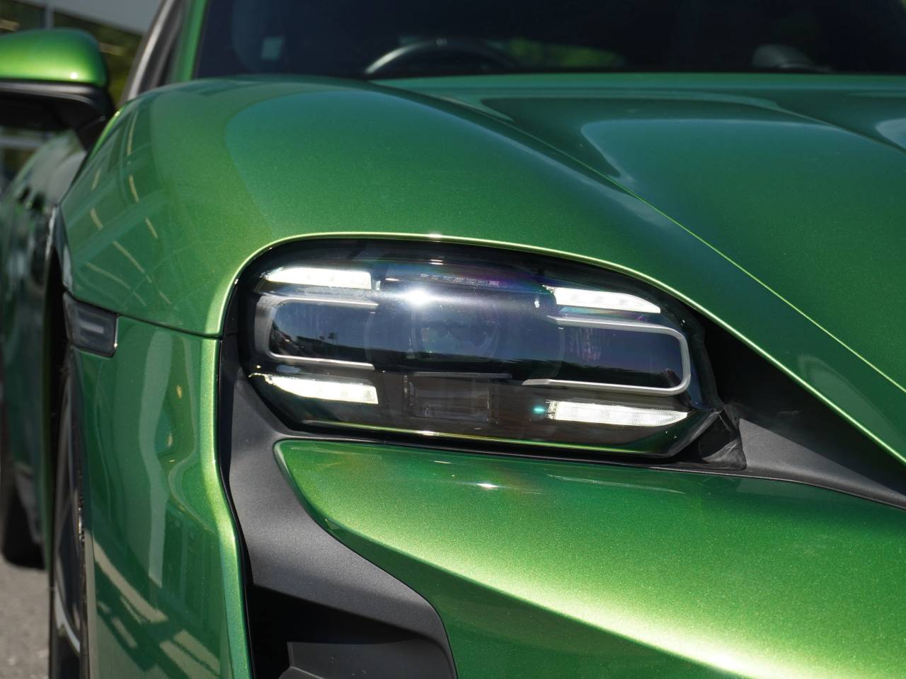 Taycan 4S (93KWH) (10) image 10