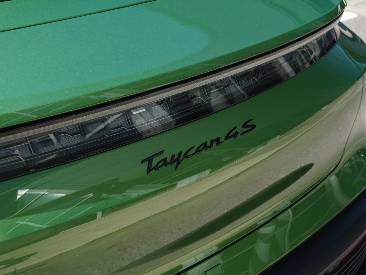 Taycan 4S (93KWH) (10) image 18