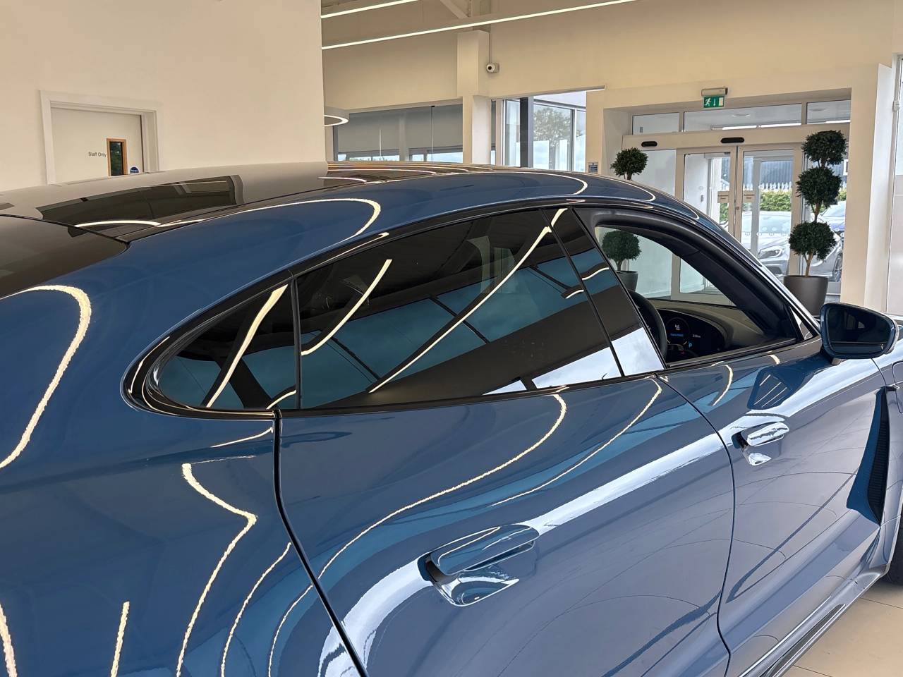 Taycan TURBO S 93KWH (2) image 17