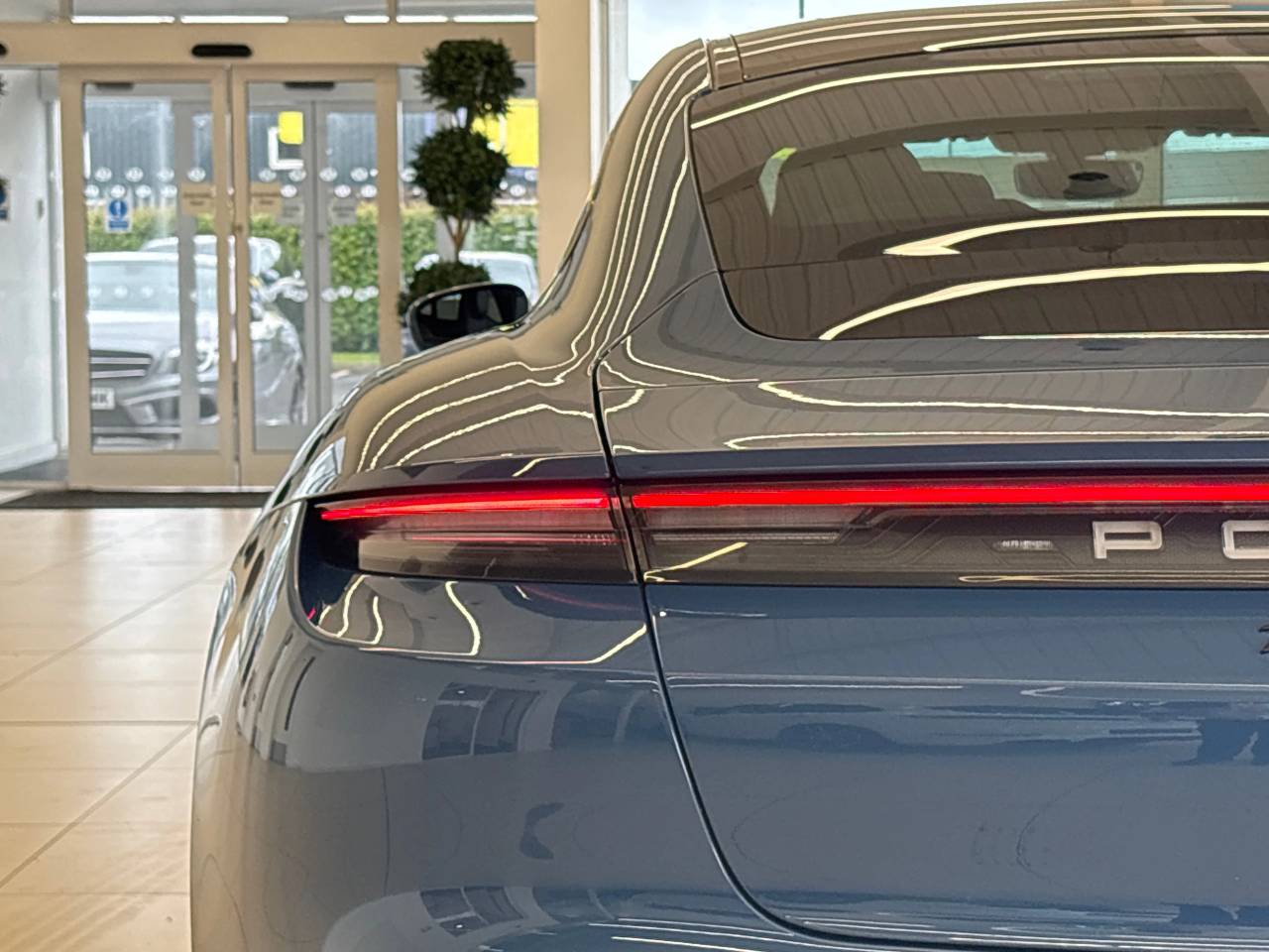 Taycan TURBO S 93KWH (2) image 14