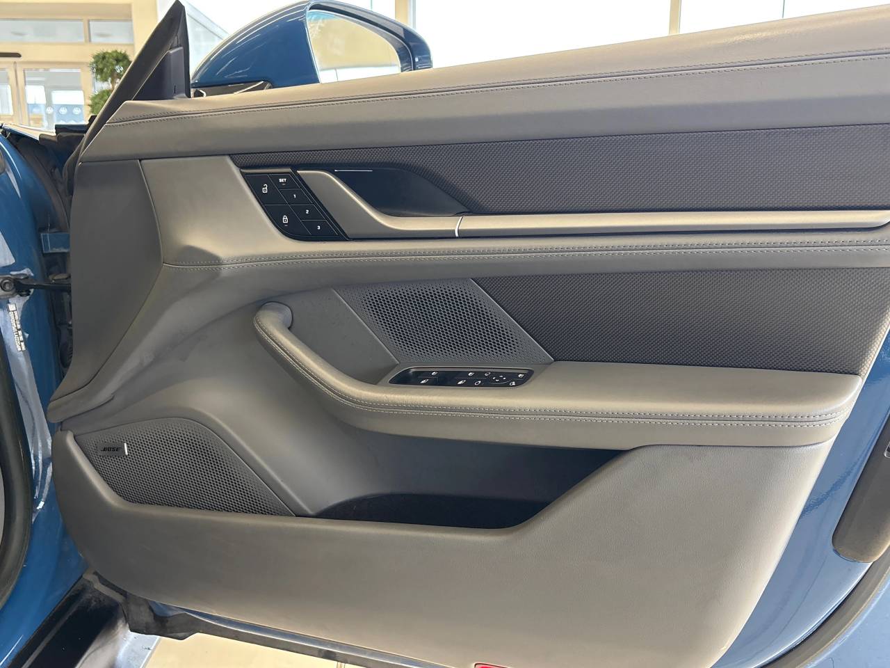 Taycan TURBO S 93KWH (2) image 31