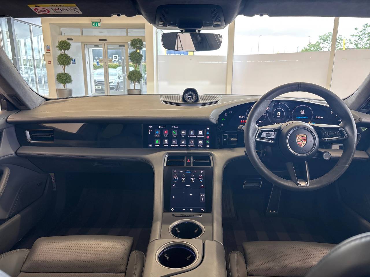 Taycan TURBO S 93KWH (2) image 26