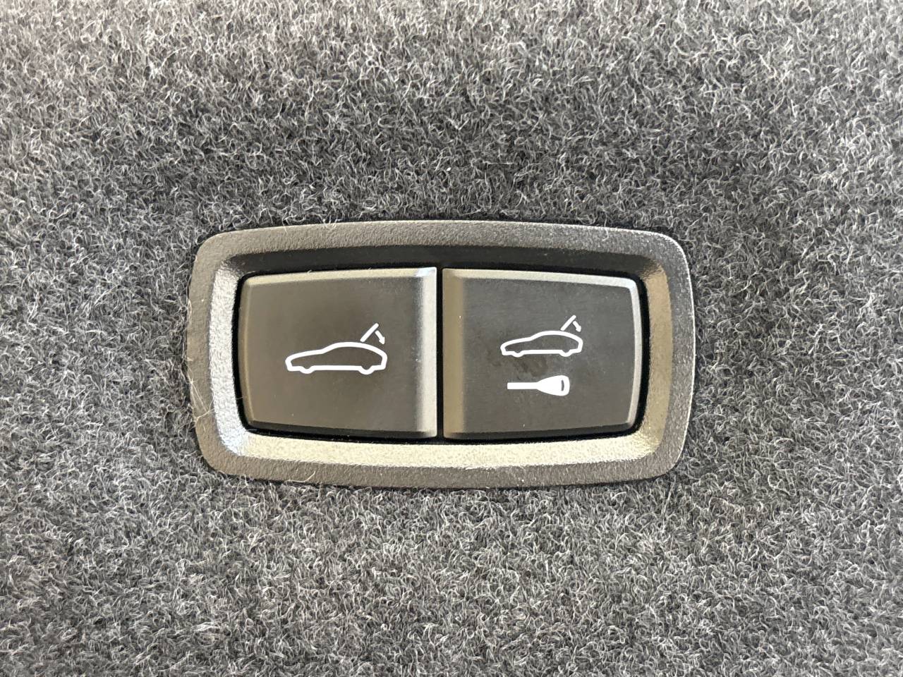 Taycan TURBO S 93KWH (2) image 47