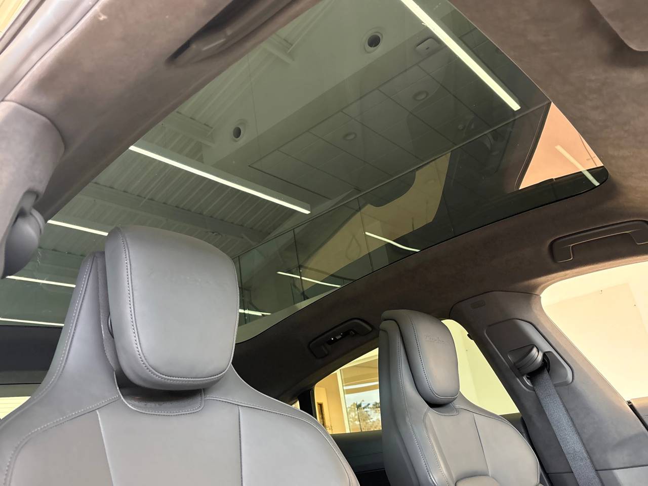 Taycan TURBO S 93KWH (2) image 28